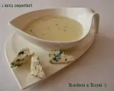 Roquefort: Król serów owczych z Francji. Jak go jeść i z czym łączyć?