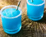 Niebieskie drinki z wódką i Blue Curacao: 5 przepisów na imprezę