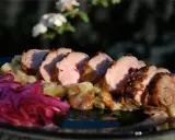 Saftig grillad lammfile med potatis och rödlök. En perfekt sommarrätt.