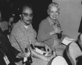 Tre donne sorridono, una tiene una Coca-Cola, ricordando le figure nascoste del film.