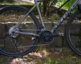 Rower gravel z napędem GRX, gotowy na wyzwania. Czy poradzi sobie na trasie MTB?