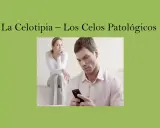 Hombre absorto en su móvil, mujer con gesto de desconfianza. La celotipia, tratamiento y superación.