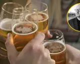 Ludzie wznoszą toasty piwem, podczas gdy w tle widać mężczyznę w okularach, który może symbolizować problem z alkoholem.