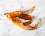Nawóz ze skórek bananów: Do jakich kwiatów? Przepisy i sekrety