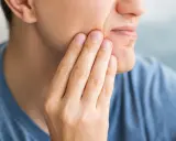 Spuchnięte dziąsła: Szybka ulga i kiedy iść do dentysty?