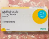 Opakowanie tabletek Methotrexate 2.5 mg, które mogą pomóc w leczeniu chorób skóry.