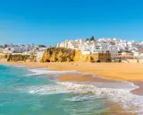Sonne, Strand und Meer an der Algarve. Ein perfekter Ort für unseren Portugal Reiseblog.