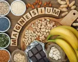 Magnesiumreiche Lebensmittel: Bananen, Nüsse, Samen, Schokolade. Wichtig für die Gesundheit, besonders wie viel Magnesium in der Schwangerschaft.