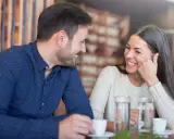 Czy mężczyzna może kokietować? Rozpoznaj sygnały i flirtuj z klasą