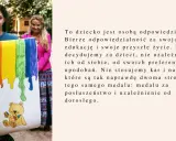 Dziewczynka z tęczowym rysunkiem i misiem. Cytaty Marii Montessori o odpowiedzialności dzieci.