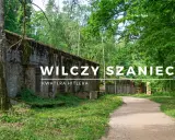 Wilczy Szaniec, historyczna kwatera Hitlera, to potężne bunkry ukryte w gęstym lesie, otoczone zielenią i ścieżkami.