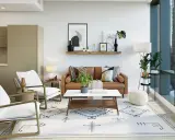 Sofá de cuero, sillones blancos y alfombra geométrica iluminan salón sin lámpara de techo. Lámpara de pie y luz de mesa crean ambiente acogedor.