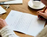 Piszę list do przyjaciela, z nadzieją na szybkie spotkanie. Z wyrazami szacunku, Maria.