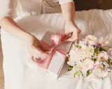 Prezent od chrzestnego na wesele: Ile dać? Bez stresu!