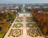 Pałac Branickich w Białymstoku, idealny na city break Polska, otoczony jesiennym parkiem.