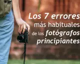 Persona con cámara lista para aprender fotografía. Los 7 errores más habituales de los fotógrafos principiantes.