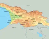 Mapa polityczna Gruzji, pokazująca jej położenie między Morzem Czarnym, Rosją, Turcją, Armenią i Azerbejdżanem. Widoczne miasta i ukształtowanie terenu.