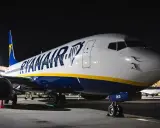 Samolot Ryanair gotowy do lotu z Wrocławia do Gdańska.
