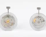 Due movimenti meccanici per orologi, uno a sinistra con ingranaggi dorati visibili, l'altro a destra con la scritta "ETA 2824 TWENTY-FIVE JEWELS SWISS MADE".