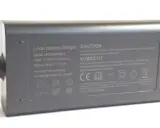 Graues Netzteil mit der Aufschrift "Output: 54.6V 1.5A". Dieses Netzteil 12V 5A ist für Li-ion Akkus.