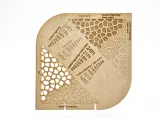Échantillon de gravure et de découpe sur bois, étape 23 fiche technique. Motifs géométriques et tailles de police variés.