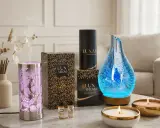 Ambiance relaxante avec diffuseur lumineux, bougies parfumées et huiles essentielles pour un **arôme intérieur** apaisant.