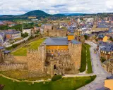 Castillo de Ponferrada, un lugar histórico que invita a descubrir pueblos bonitos cerca de Ponferrada.