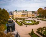 Pałac Branickich w Białymstoku i okolice co warto zobaczyć: barokowa rezydencja z pięknymi ogrodami, idealne miejsce na spacer.