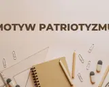 Motyw patriotyzmu w literaturze, przedstawiony na tle przyborów szkolnych, takich jak zeszyt, ołówki i linijka.