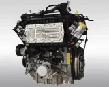 Silnik 1.5 EcoBoost, często chwalony w opiniach za dynamikę i oszczędność. Widoczny na zdjęciu z licznymi przewodami i elementami.