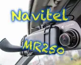 Kamera samochodowa Navitel MR250 zasilana z lusterka.