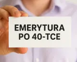 Karta z napisem "EMERYTURA PO 40-TCE". Zastanawiasz się, dla kogo wcześniejsza emerytura?