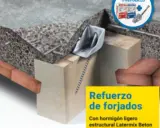 Detalle de construcción que muestra un refuerzo de forjado con una pieza metálica y una capa de compresión de hormigón ligero.