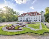 Piękny pałac z ogrodem to idealne miejsce, gdzie zabrać mamę na Dzień Matki.