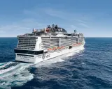 La MSC Bellissima solca il mare blu, pronta per una crociera corta indimenticabile.