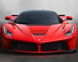 Przód czerwonego LaFerrari z czarnym dachem i przyciemnianymi szybami, błyszczący na tle szarej ściany.