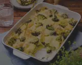 Herzhaftes Brokkoliauflauf Rezept: Kartoffeln und Brokkoli überbacken mit Käse in einer Auflaufform.