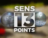 Boules de pétanque, une avec le logo ODK et des étoiles, l'autre à pois verts. Le nombre de point petanque est 13.