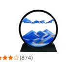 Un paesaggio di sabbia blu e oro cade lentamente, creando montagne effimere. Un'opera d'arte che cattura la sabbia del tempo.