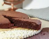 Un délicieux gâteau chocolat sans gluten, à la texture riche et moelleuse, préparé avec de la poudre d'amande.