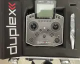Jeti DS-16 V2 Fernsteuerung im Koffer, bereit für den nächsten Flug. Die Carbon Line des Duplex 24EX Systems.