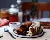 Délicieux roulés de crepe sans lait au chocolat, prêts à être dégustés.