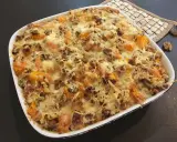 Gratin de courge butternut et noix, gratiné au fromage, avec des touches de Fourme d'Ambert pour une saveur unique.