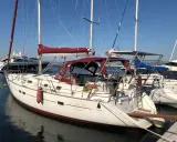 Voilier Océanis 411 Clipper, prêt pour l'aventure. Sa fiche technique promet de belles navigations.