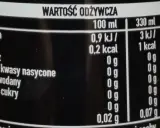 Tabela wartości odżywczych napoju, który jest cola zero kalorie. W 100 ml napoju znajduje się tylko 0,2 kcal.