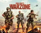 Trzech żołnierzy Call of Duty Warzone na tle płonących ruin i helikopterów. Gra waży ok. 100 GB.