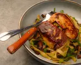 Un plat de pâtes aux champignons et foie gras poêlé, une spécialité du restaurant Le Bon Vivre. Photos gourmandes.
