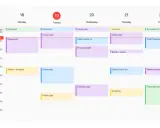 Calendrier affichant des tâches organisées par jour et par heure, avec des blocs colorés pour "Deep work", "Client calls", etc.