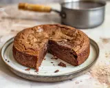 En saftig kladdkaka med en härlig chokladkärna, perfekt för en fika.