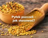 Złocisty pyłek pszczeli, który możesz stosować forever, rozsypany na drewnianym blacie.